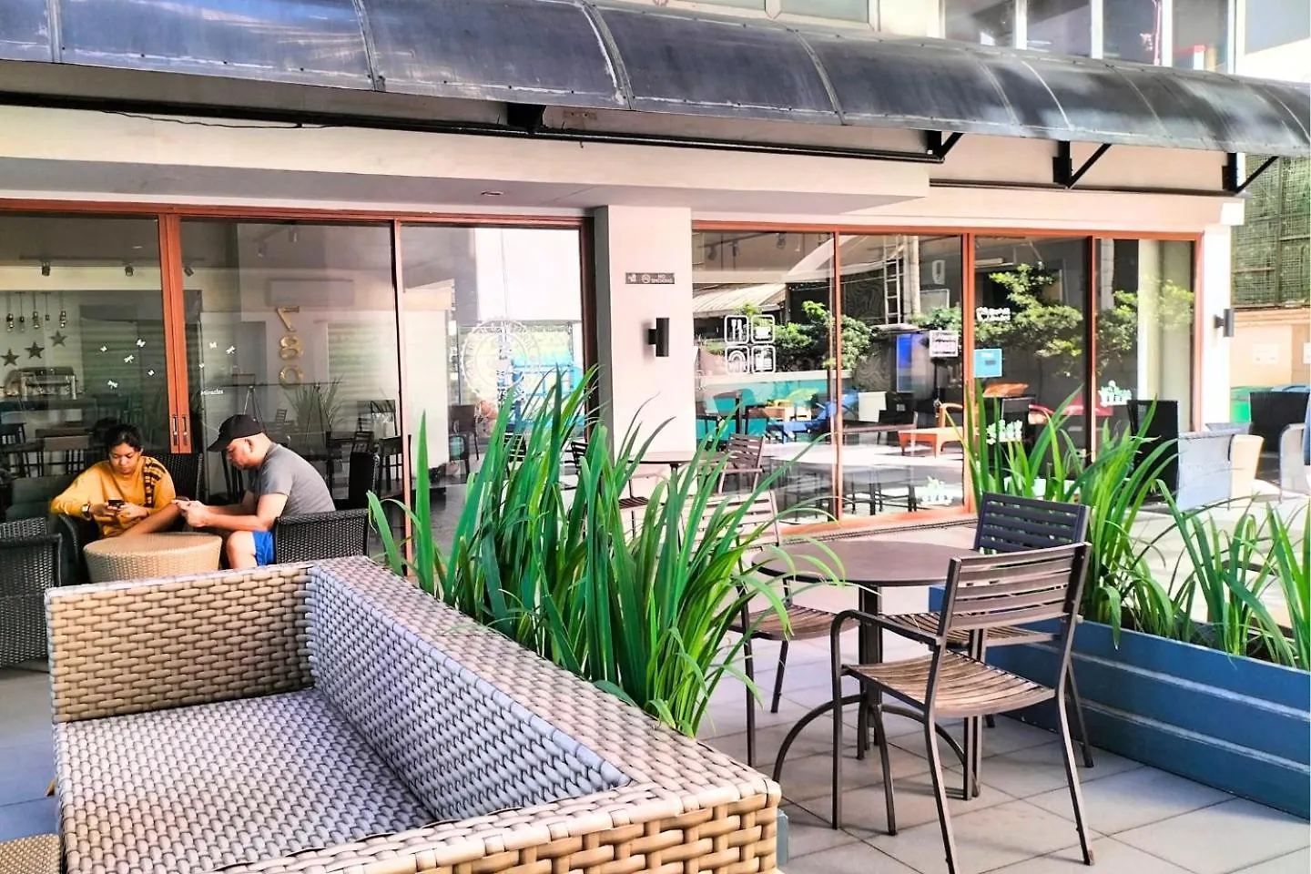 Apartment Fully-Furnished Condo Accommodation In Makati Manila Philippines