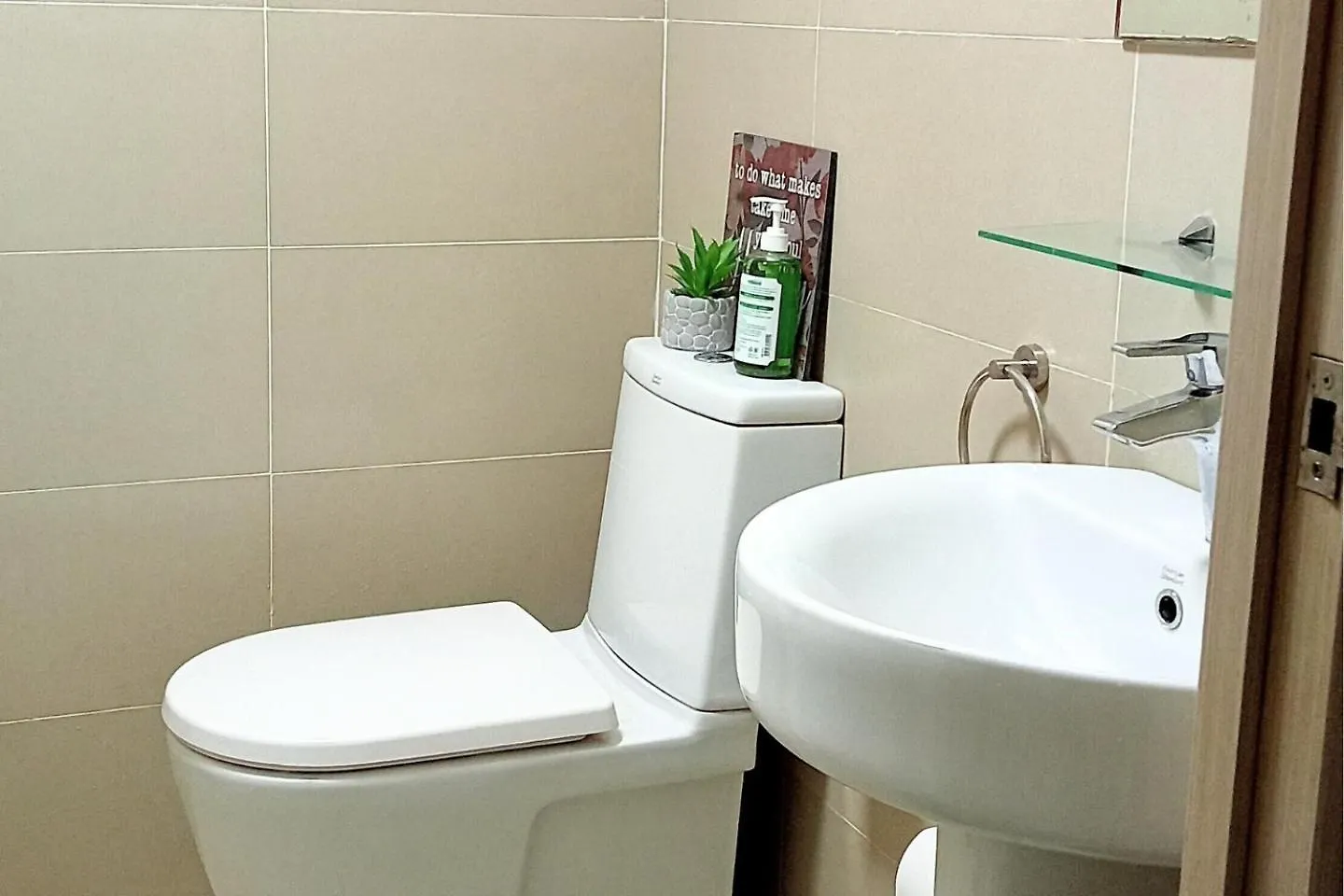 Apartment Fully-Furnished Condo Accommodation In Makati Manila