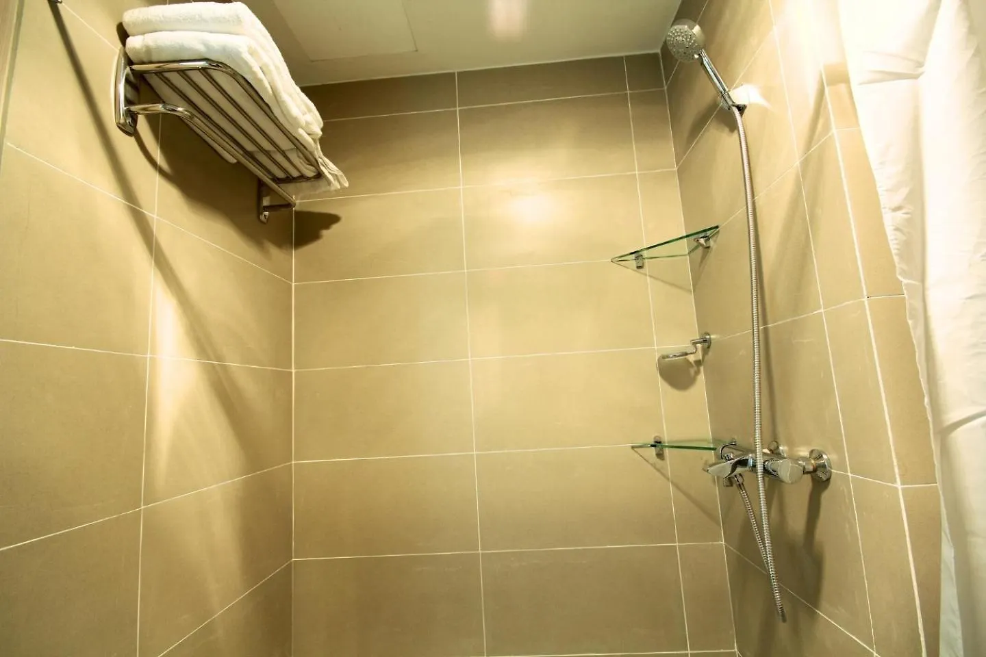 Fully-Furnished Condo Accommodation In Makati Manila