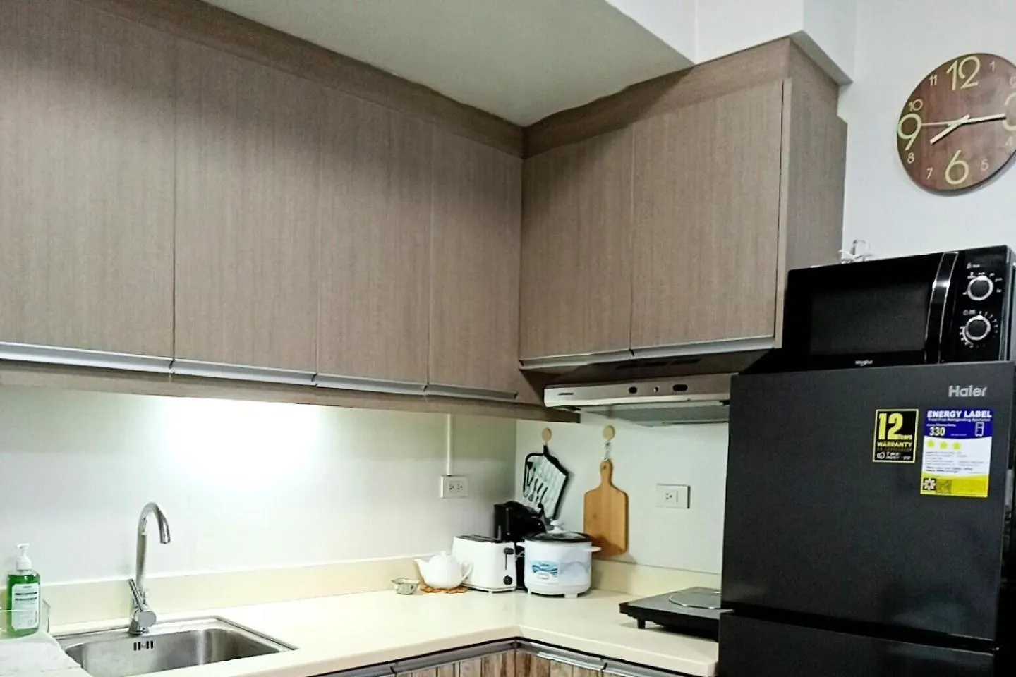 Apartment Fully-Furnished Condo Accommodation In Makati Manila